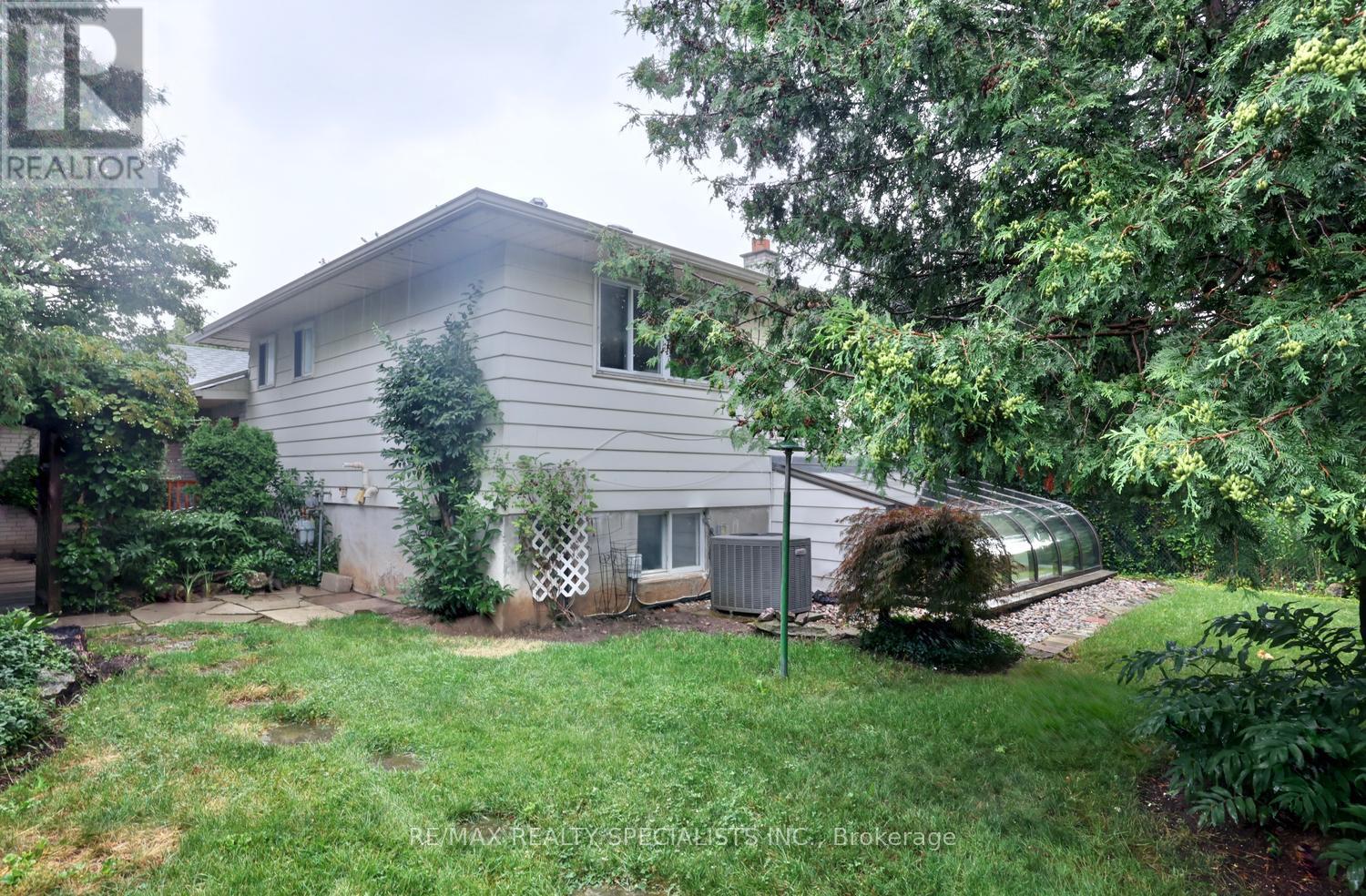 2390 PYRAMID CRESCENT - Image 36