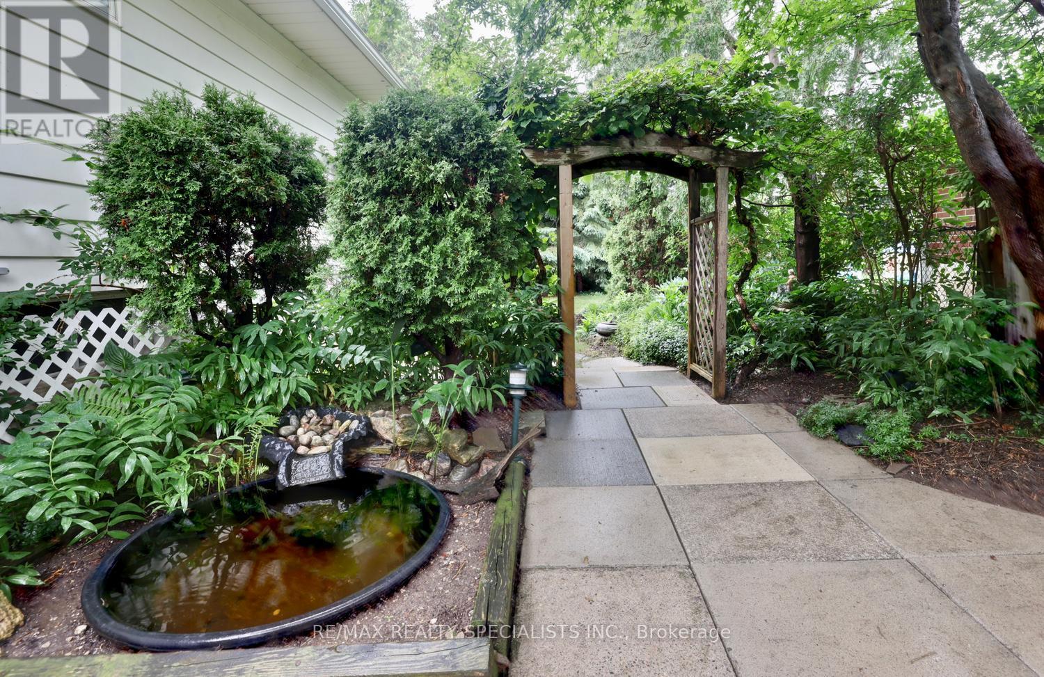 2390 PYRAMID CRESCENT - Image 39