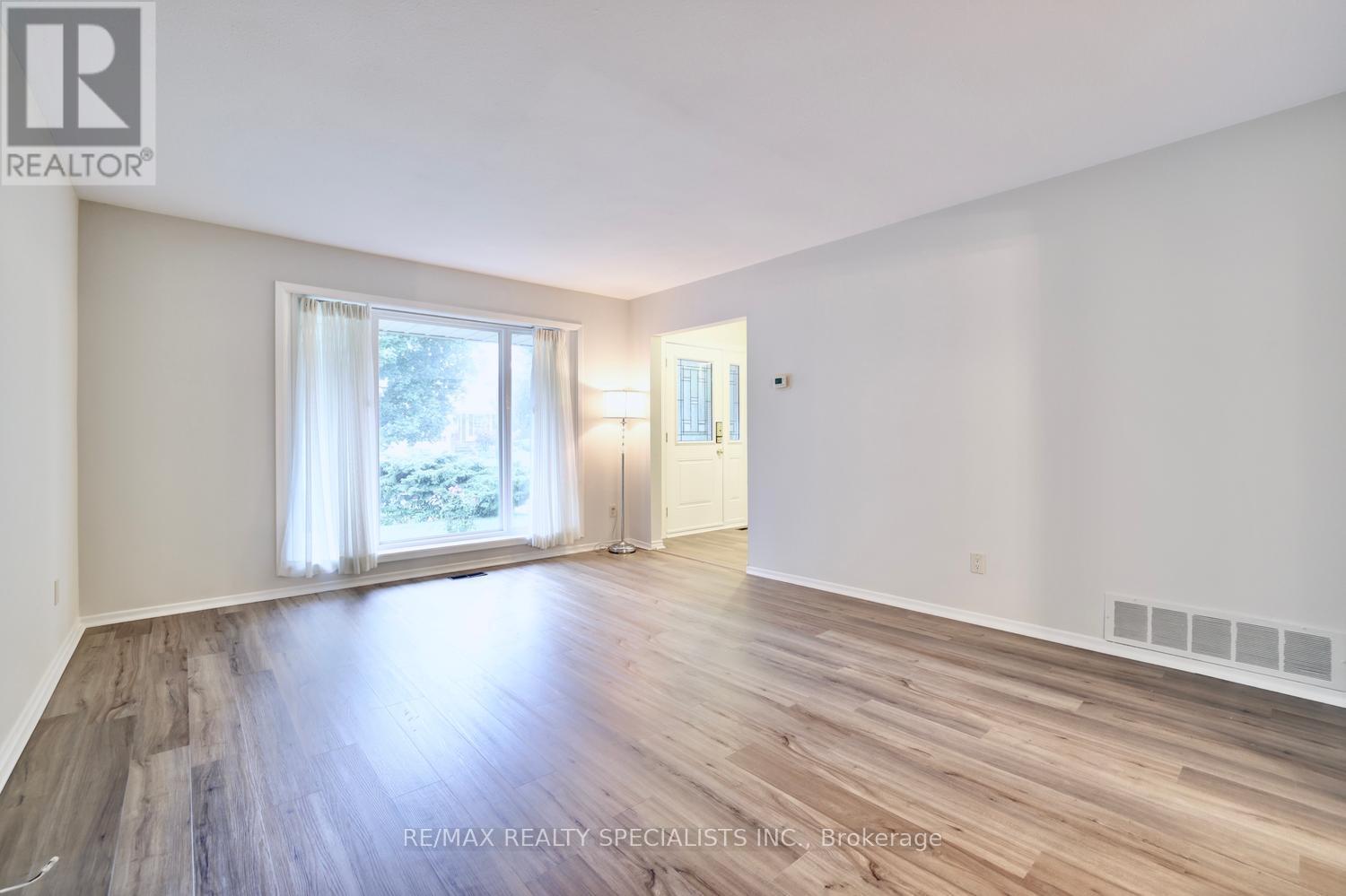 2390 PYRAMID CRESCENT - Image 7