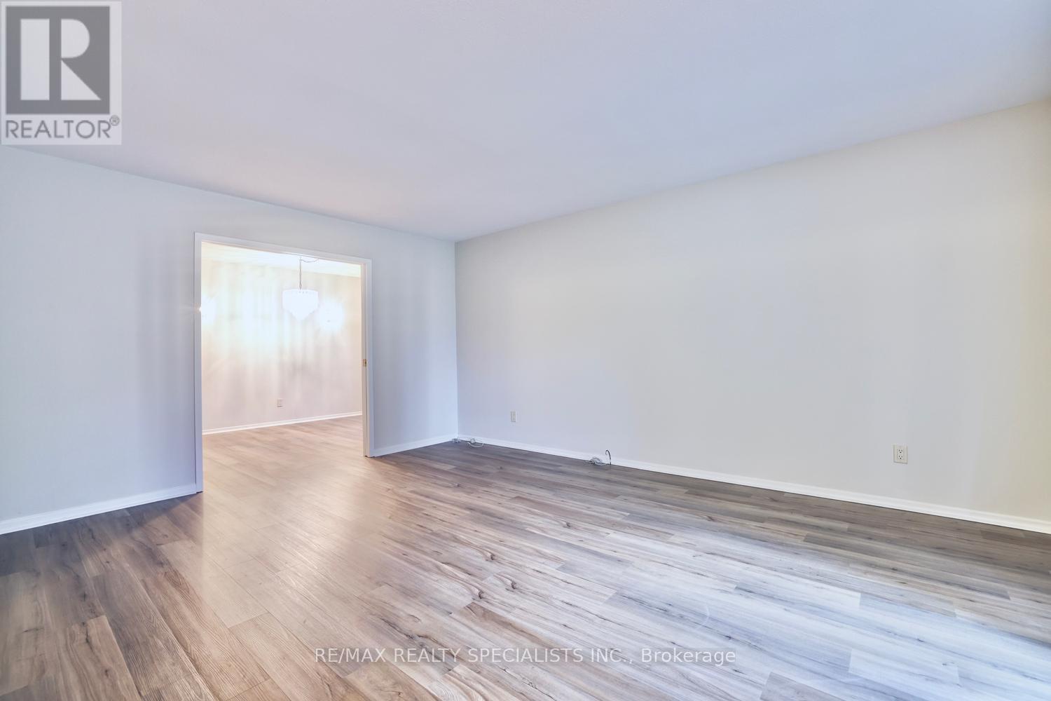 2390 PYRAMID CRESCENT - Image 8