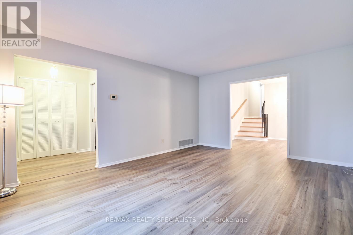 2390 PYRAMID CRESCENT - Image 9