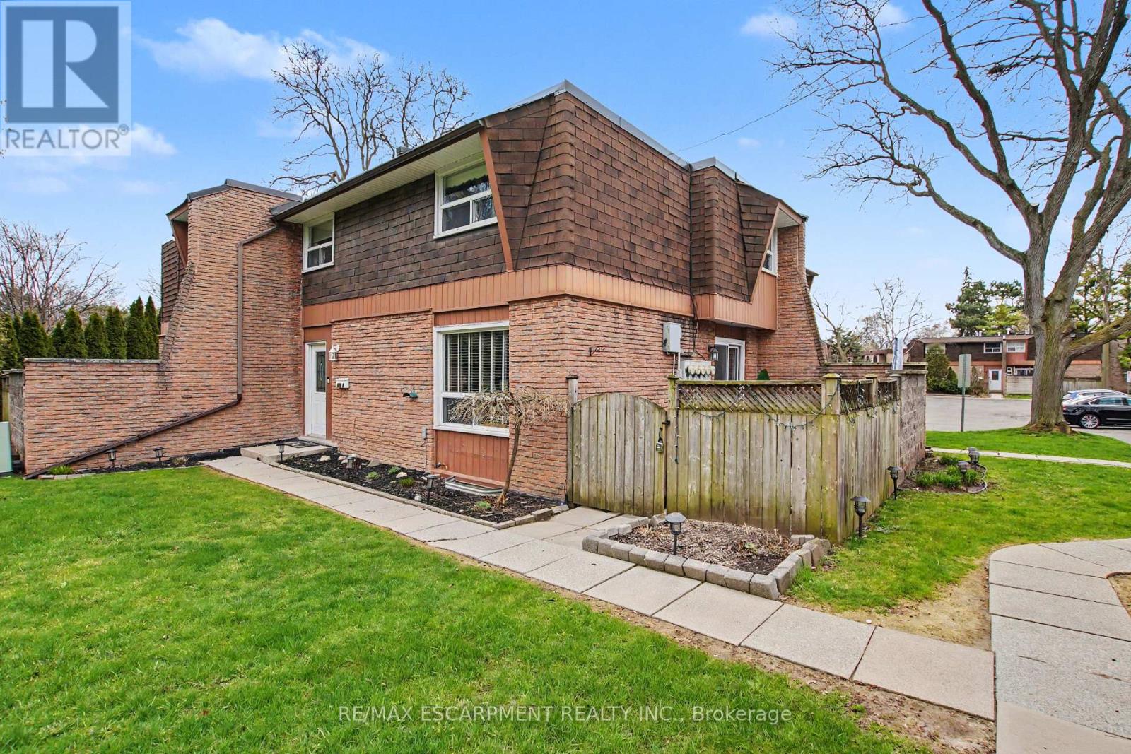 #4 661 FRANCIS ROAD - 2