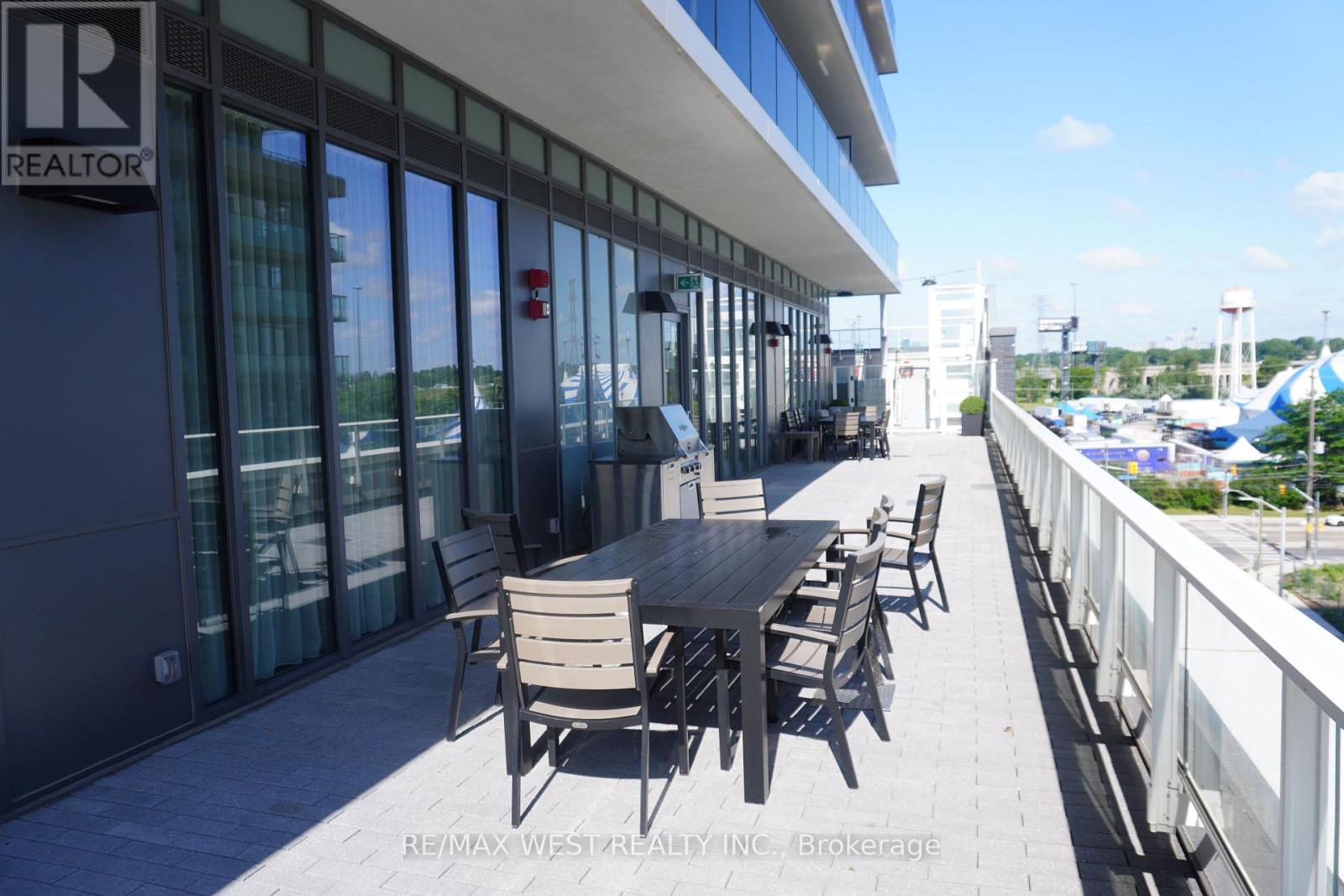 #5101 70 ANNIE CRAIG DRIVE - Image 6