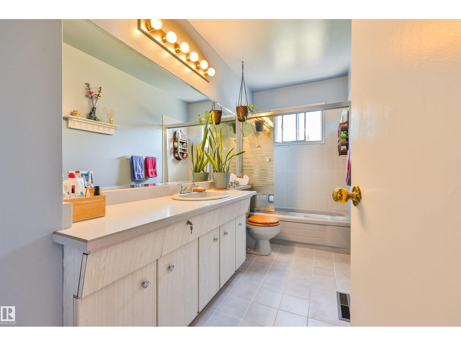 3824 111B ST NW NW - 18