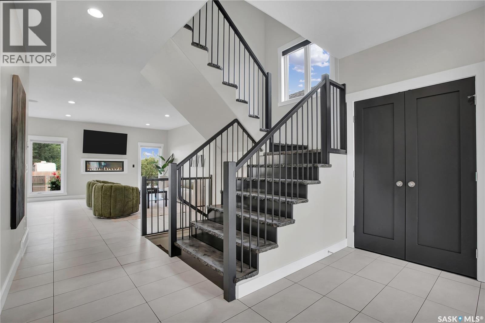 102 Kinsmen CRESCENT - Image 4