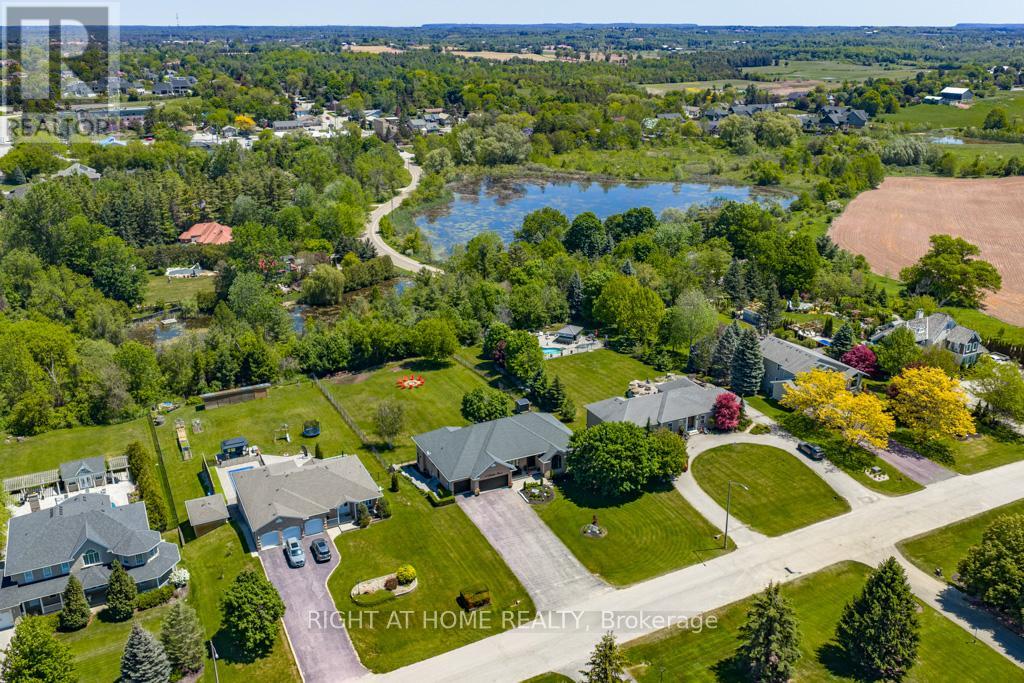 11 SETTLERS COURT - 4