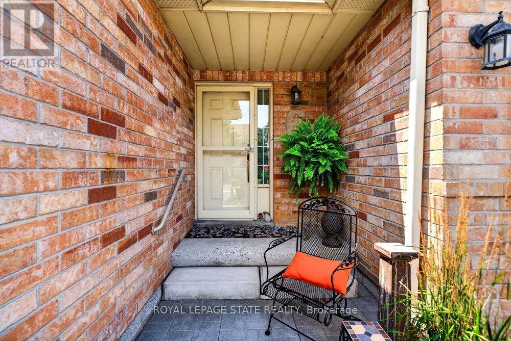 #6 44 FRANCES AVENUE - Image 12