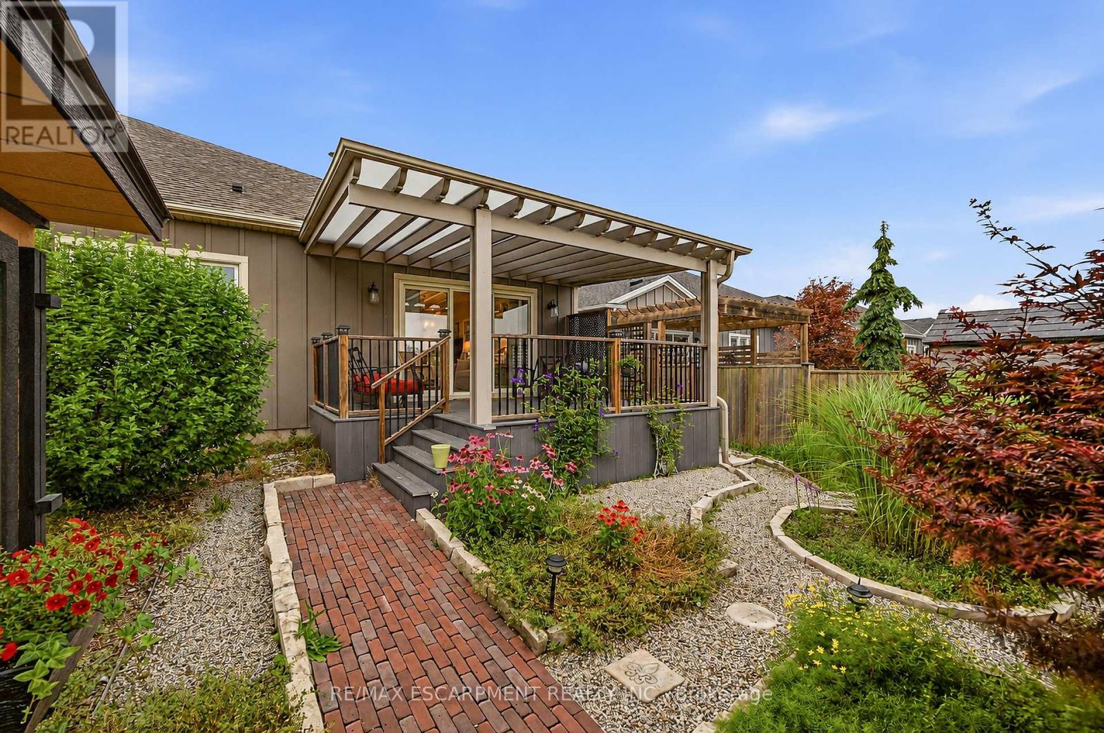 33 PIERPOINT DRIVE - 24