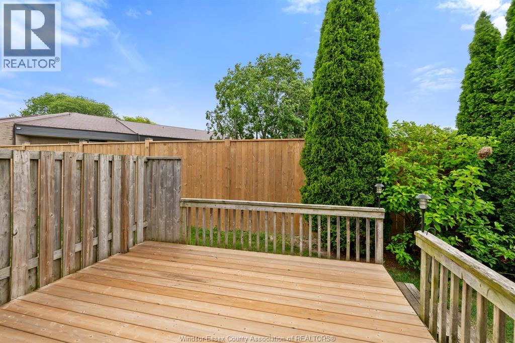 15 OAKGROVE LANE - 33