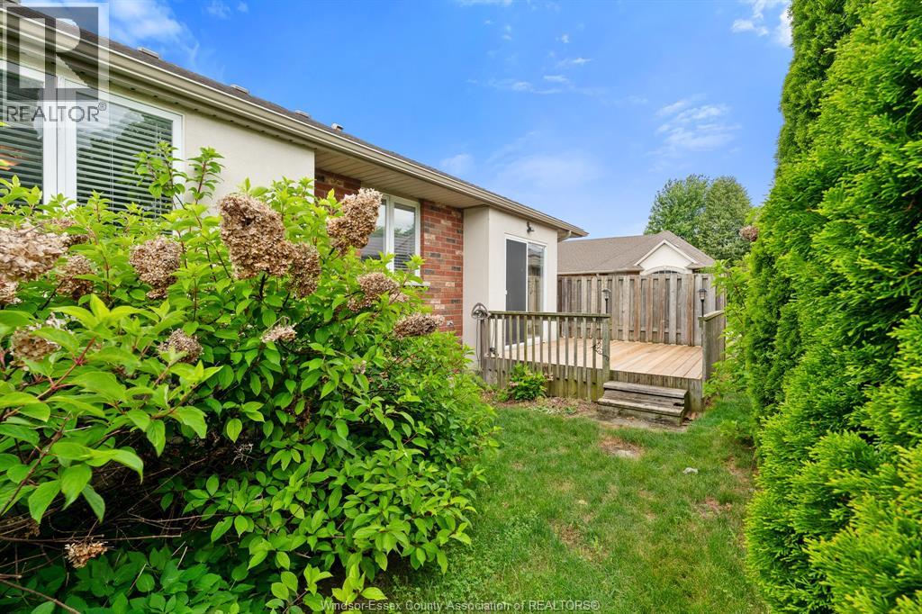15 OAKGROVE LANE - 35