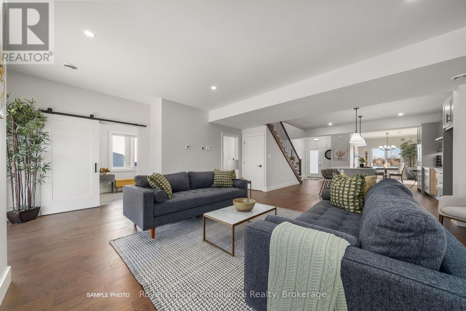 32 FRASER DRIVE - 15