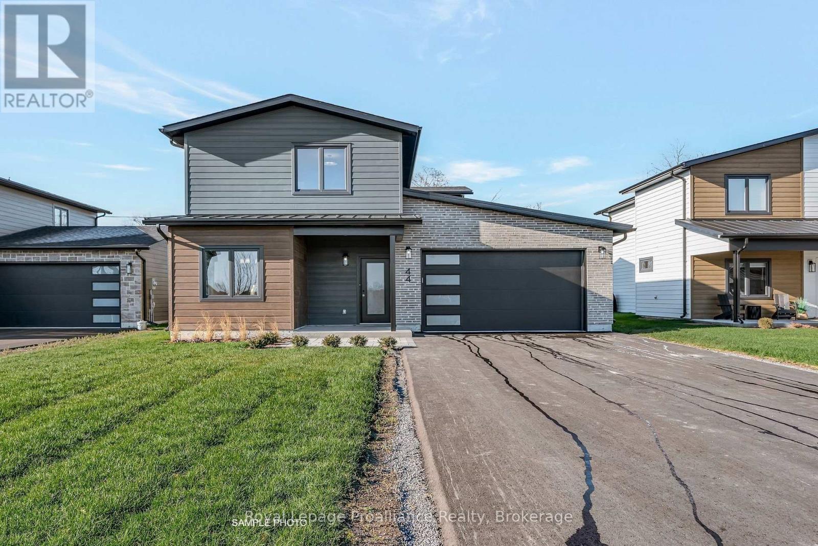 32 FRASER DRIVE - 2