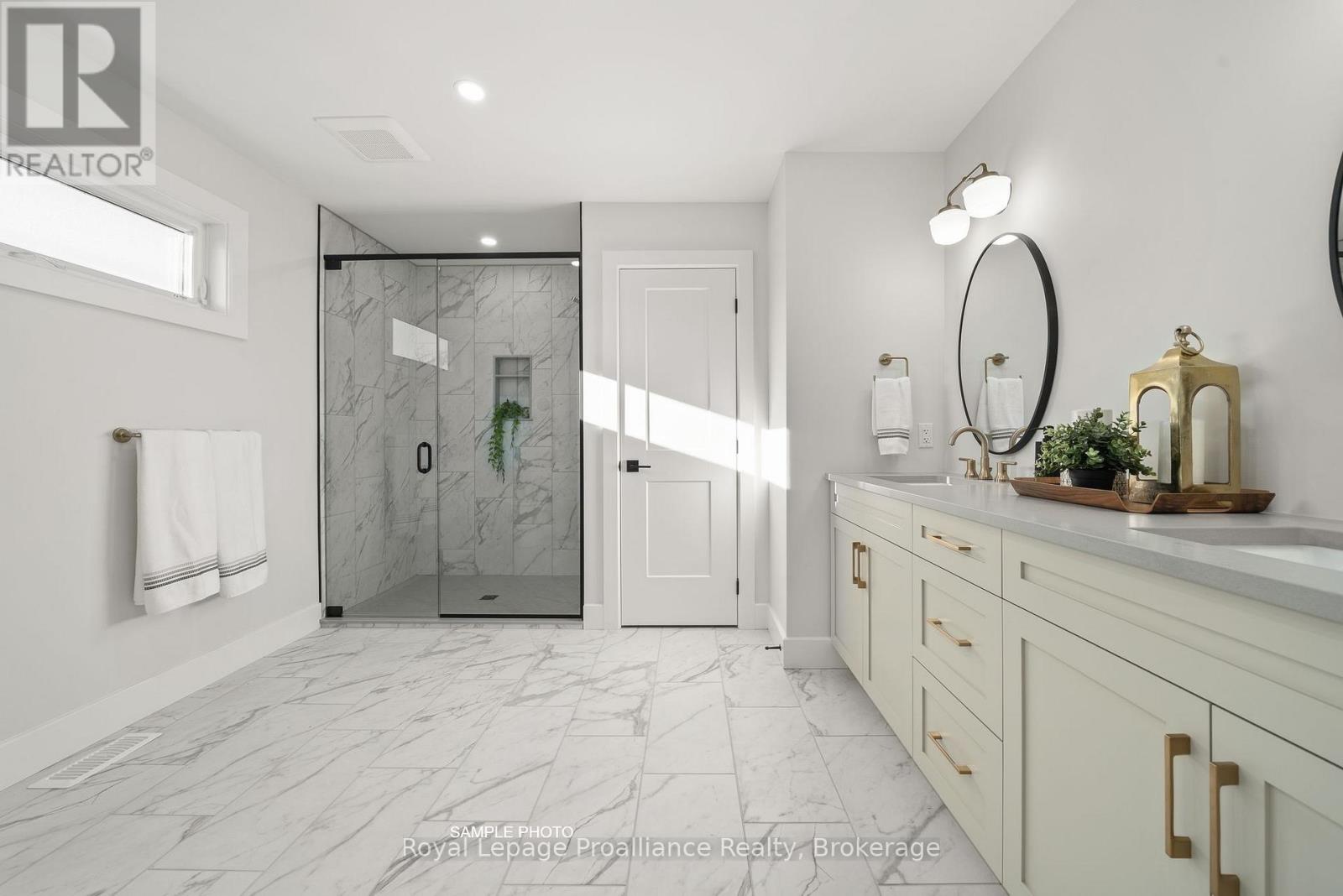 32 FRASER DRIVE - 24