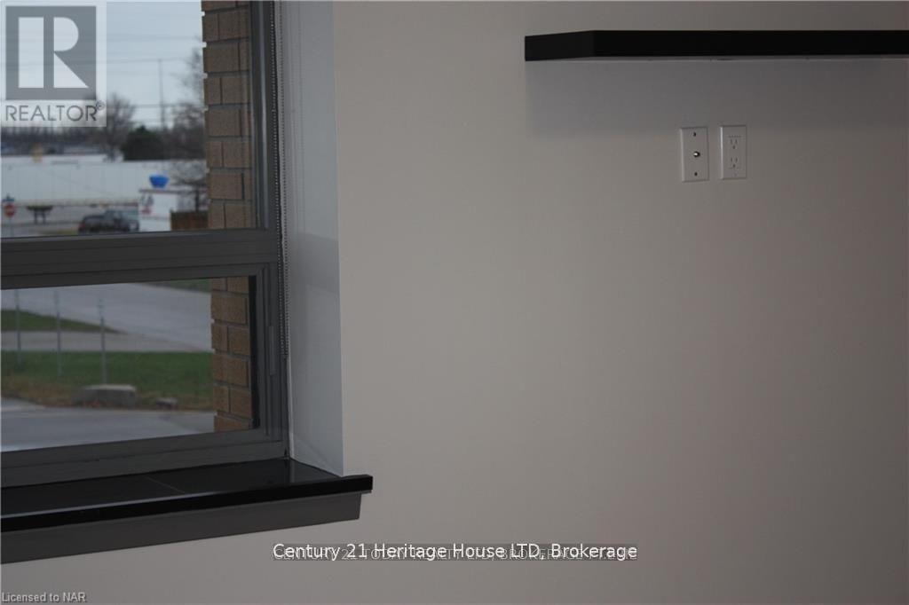 238 Bertie Street — photo 13