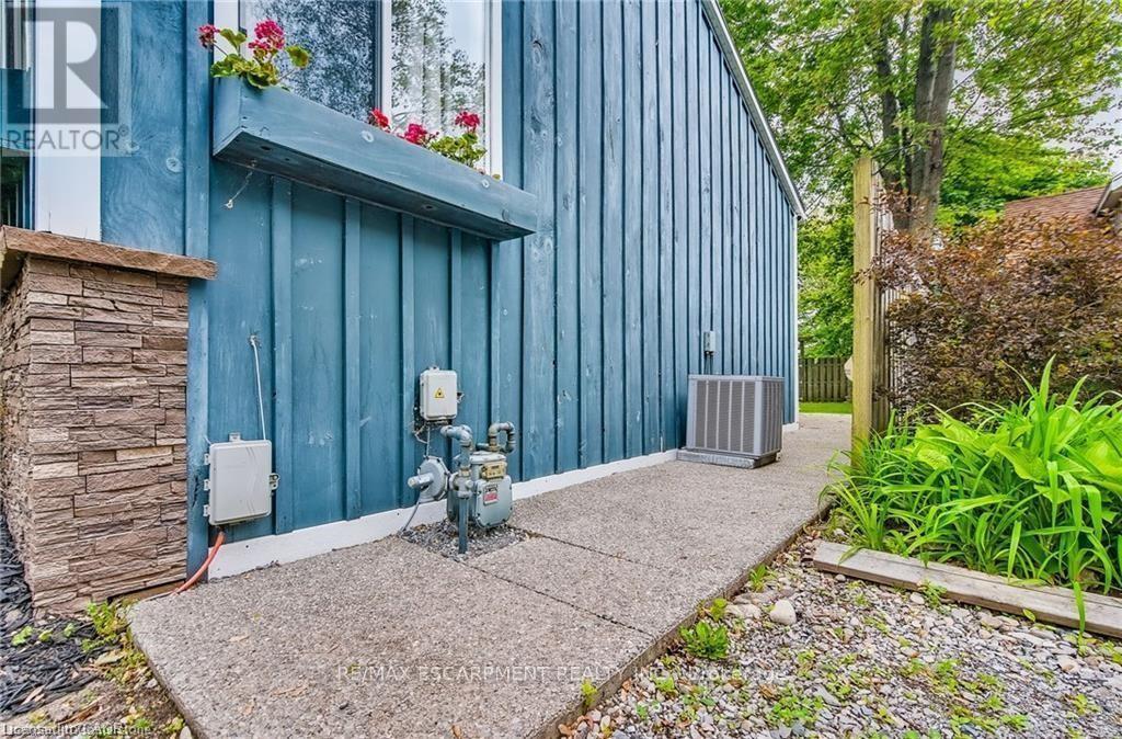 8 BEACH ROAD - 42