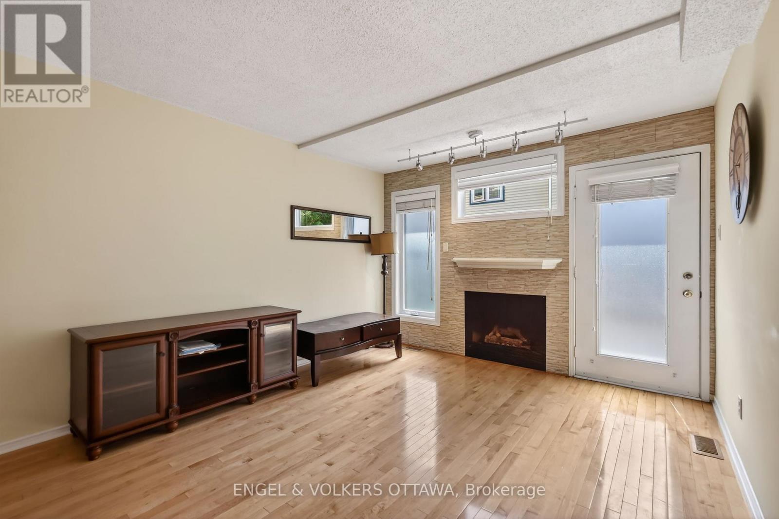 90B TEMPLETON STREET - 8