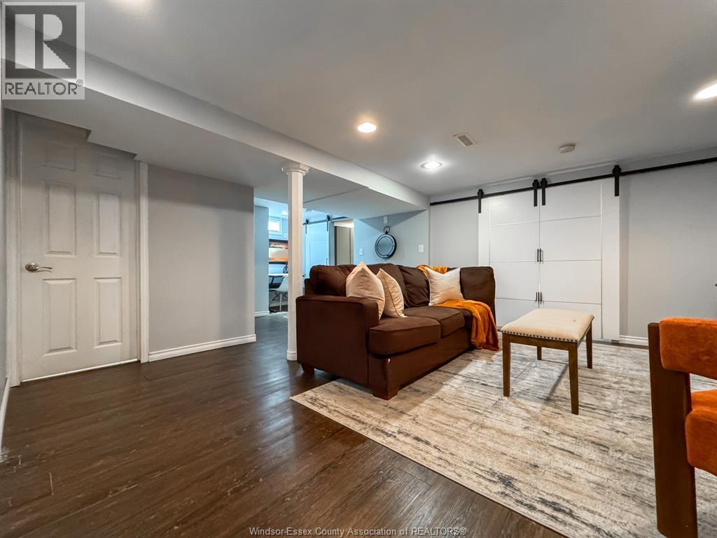979 BELLEPERCHE PLACE - 24