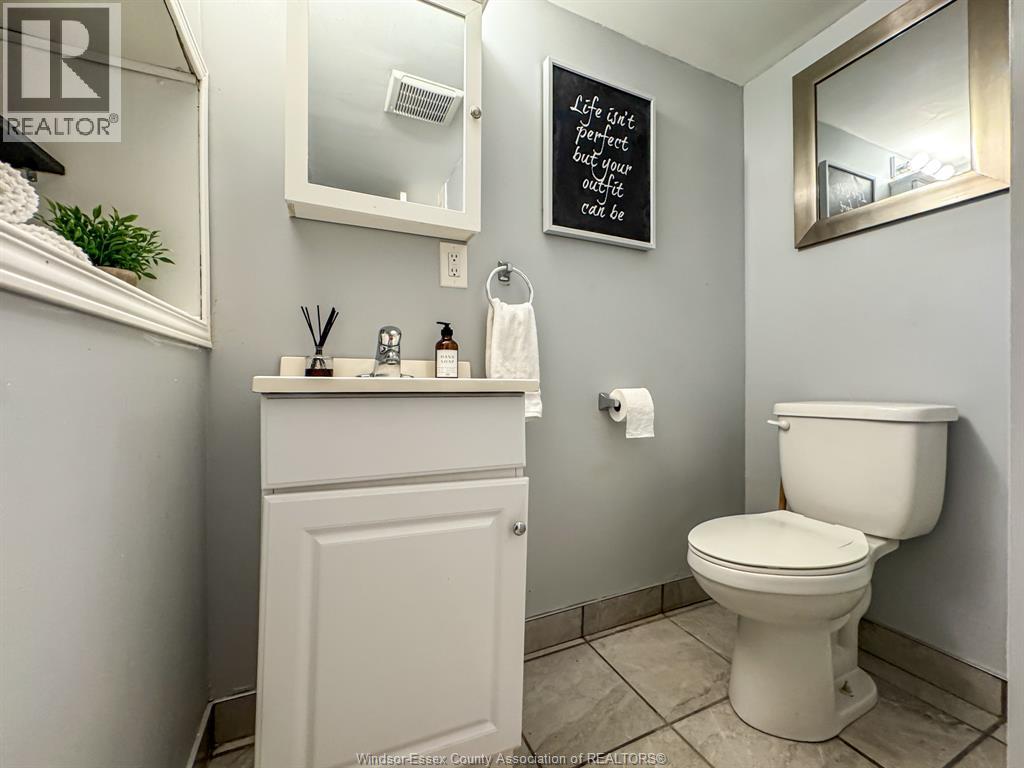979 BELLEPERCHE PLACE - 32