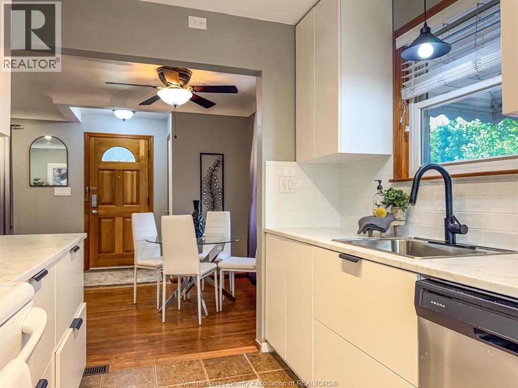 979 BELLEPERCHE PLACE - 16