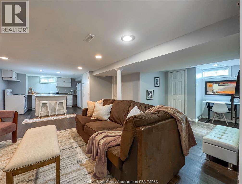 979 BELLEPERCHE PLACE - 20