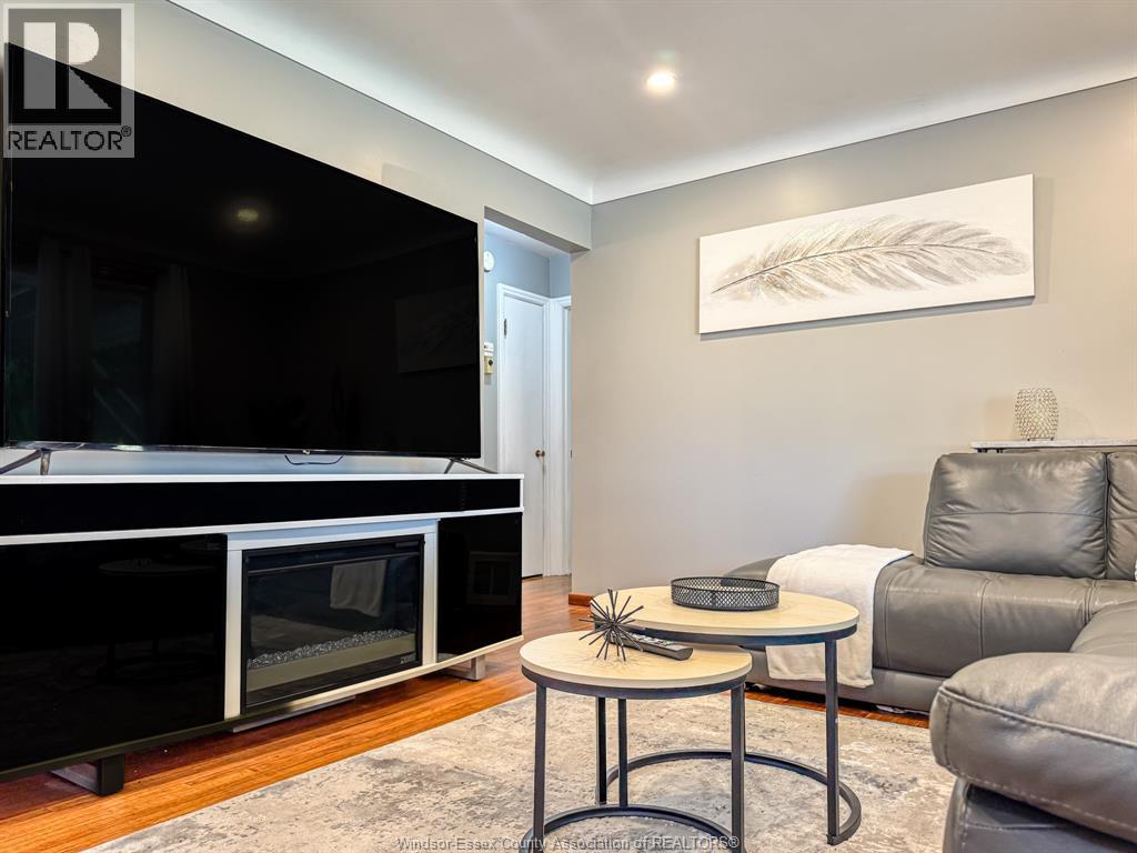 979 BELLEPERCHE PLACE - 10