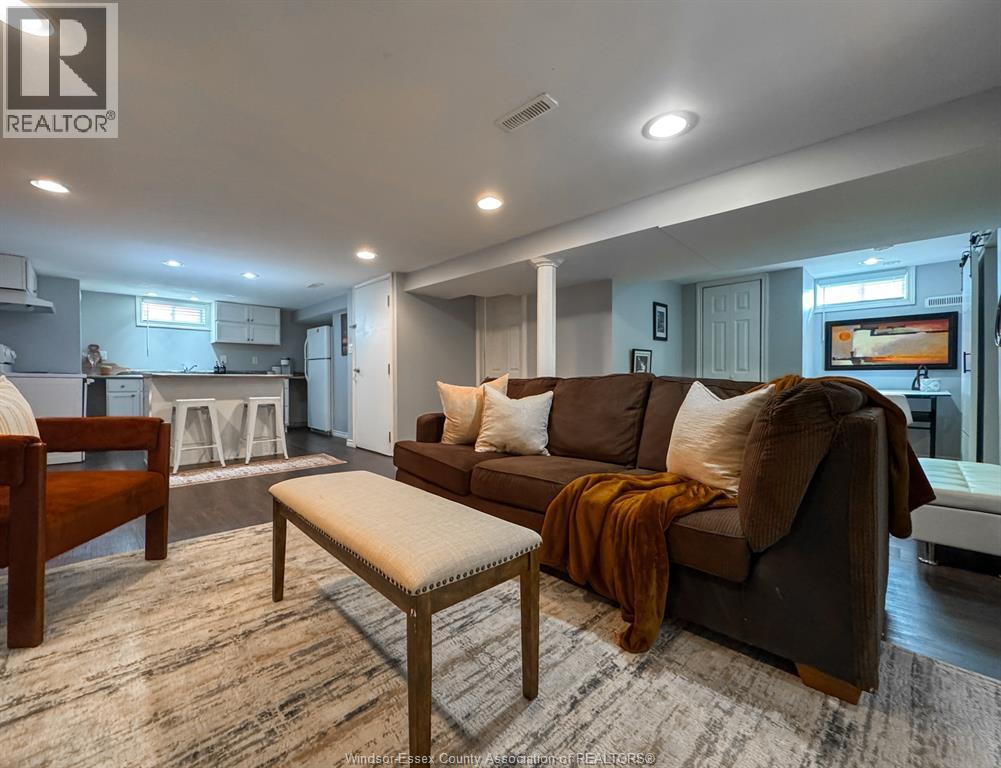 979 BELLEPERCHE PLACE - 22