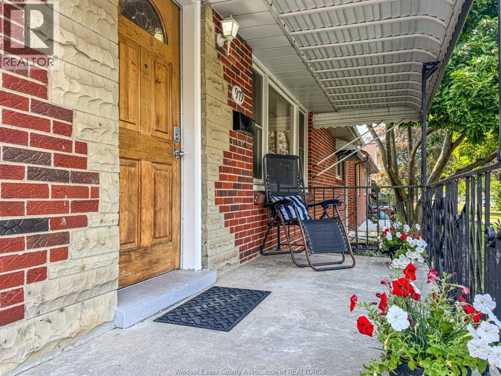 979 BELLEPERCHE PLACE - 3
