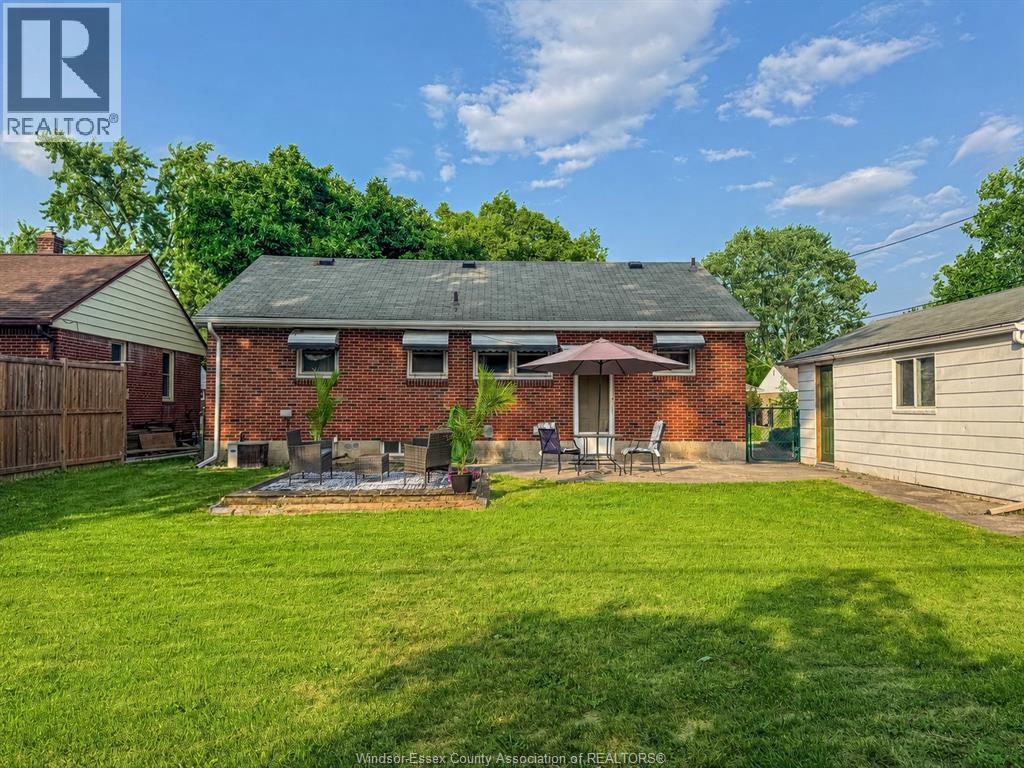 979 BELLEPERCHE PLACE - 34