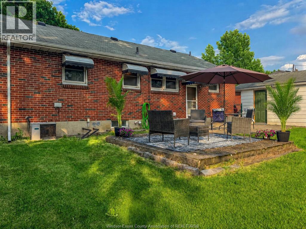 979 BELLEPERCHE PLACE - 36