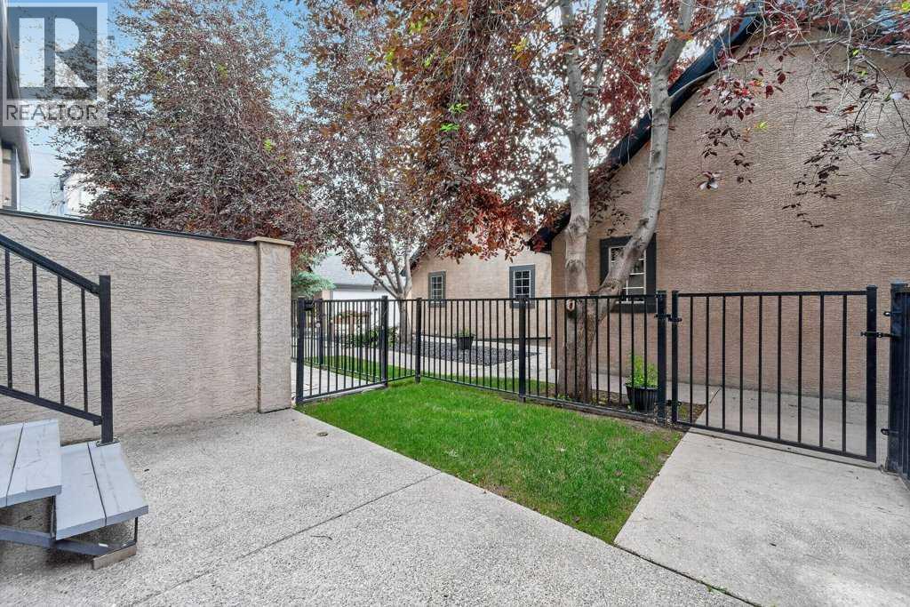 #20 6 Scarpe Drive SW - 42