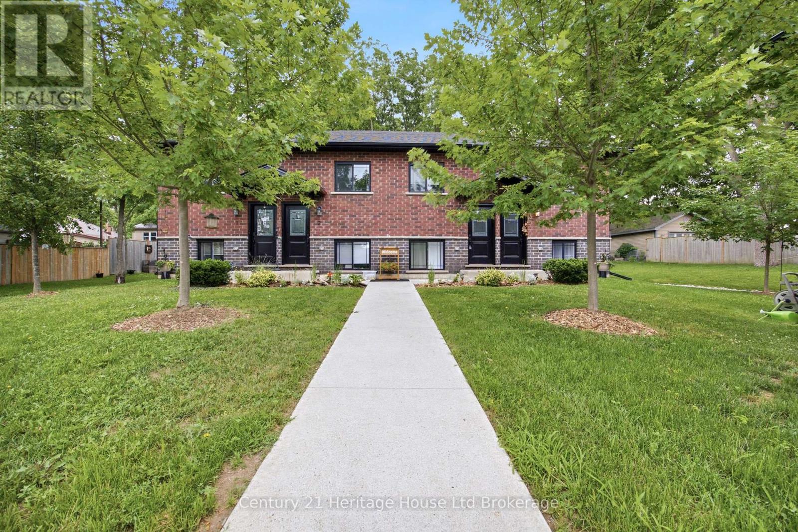 #4 34 BAIN STREET - 1