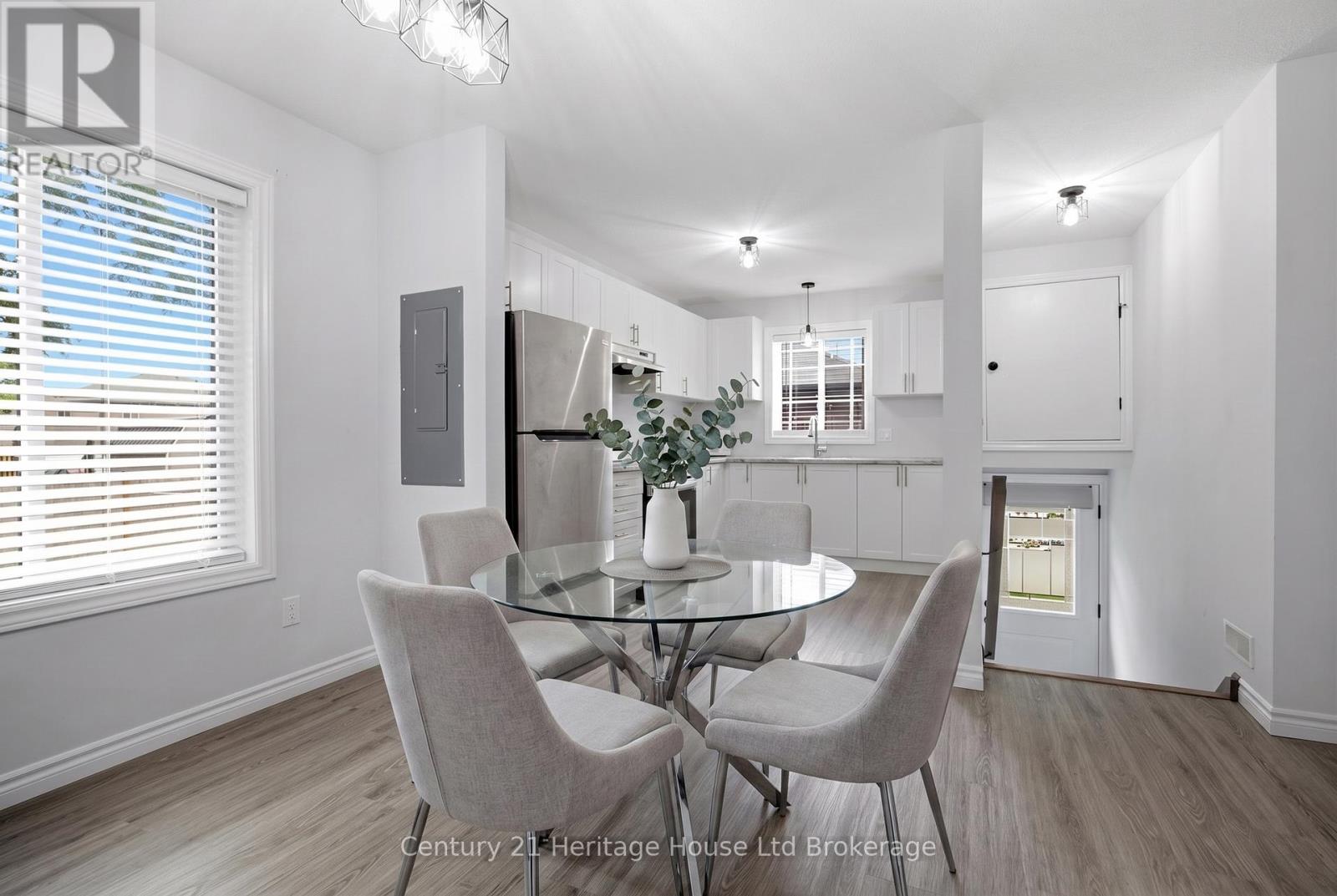 #4 34 BAIN STREET - 11