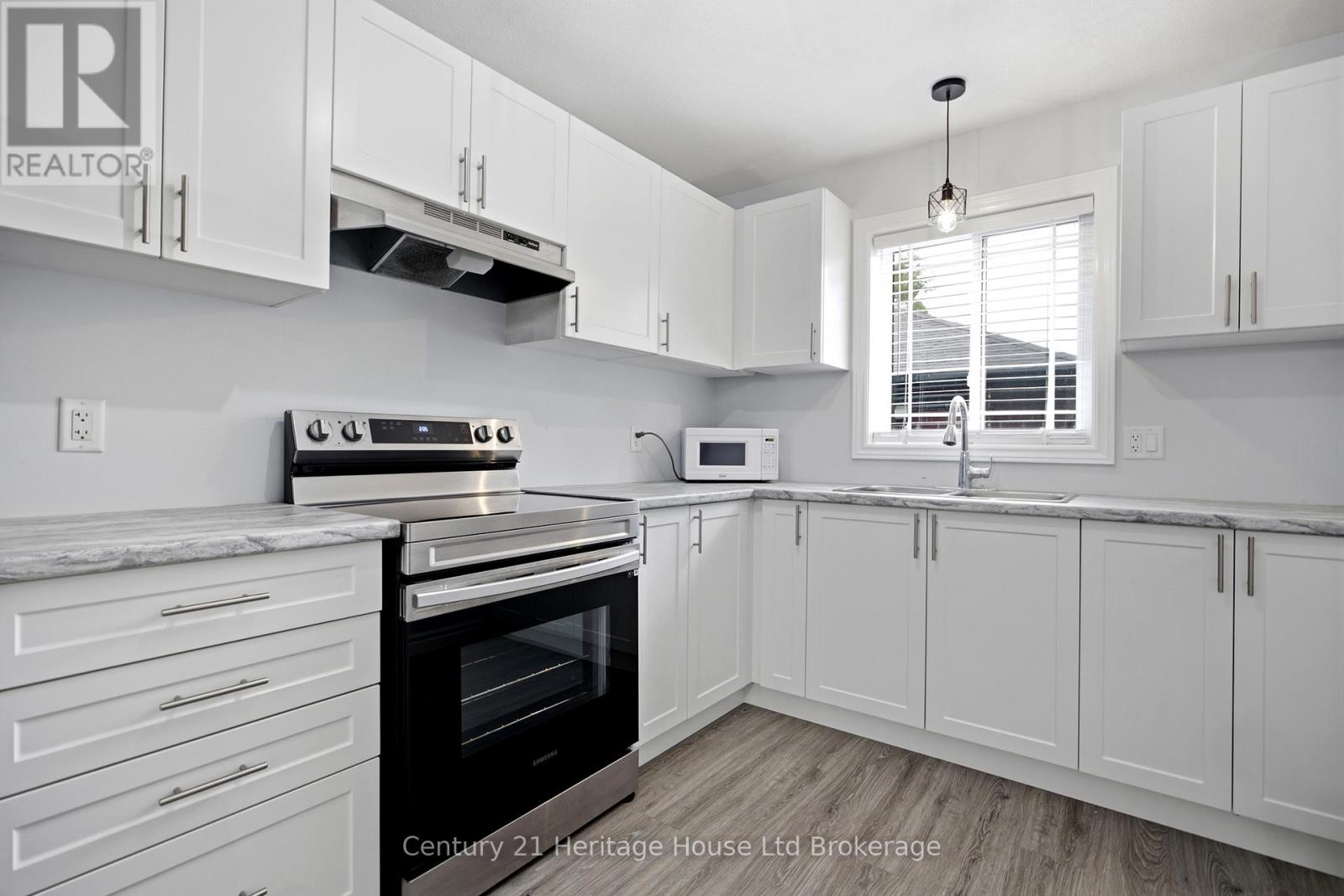 #4 34 BAIN STREET - 12