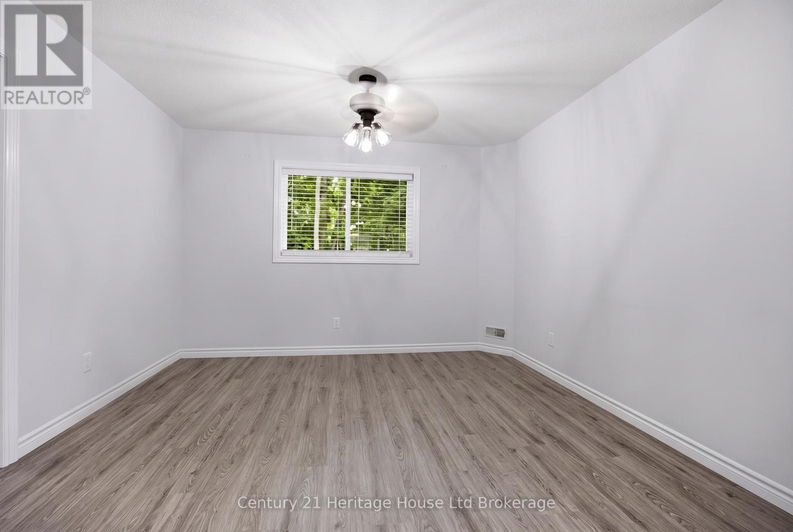 #4 34 BAIN STREET - 15
