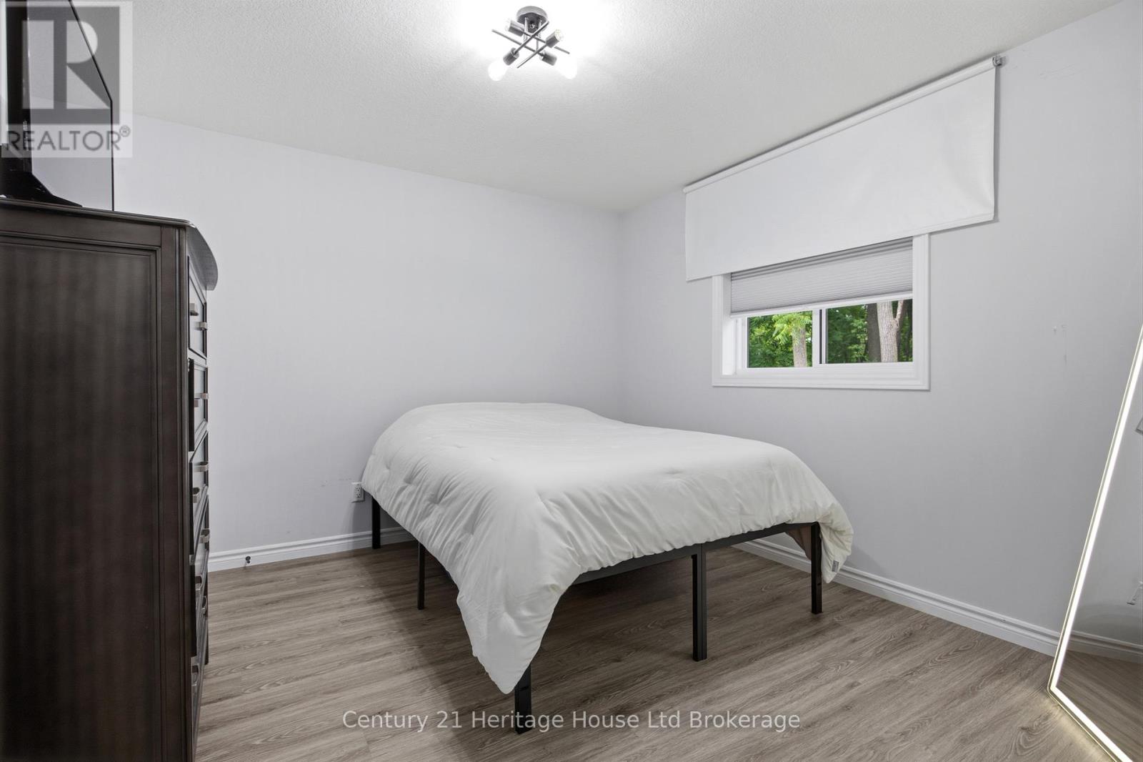#4 34 BAIN STREET - 16
