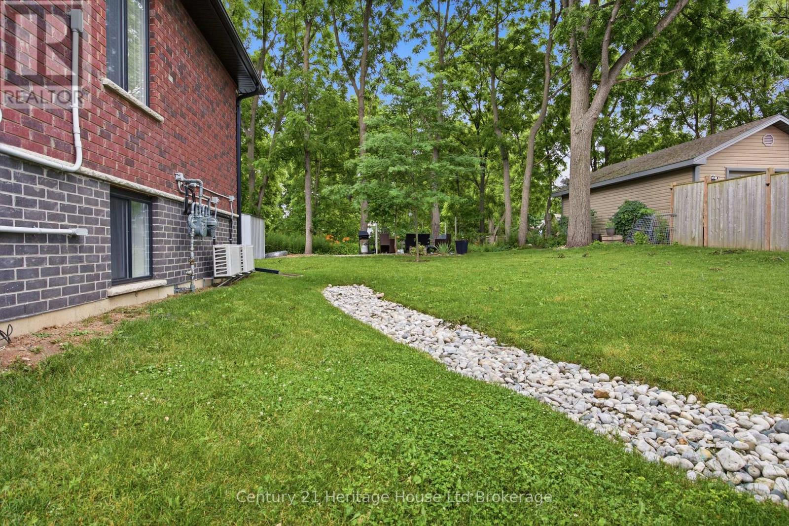 #4 34 BAIN STREET - 19