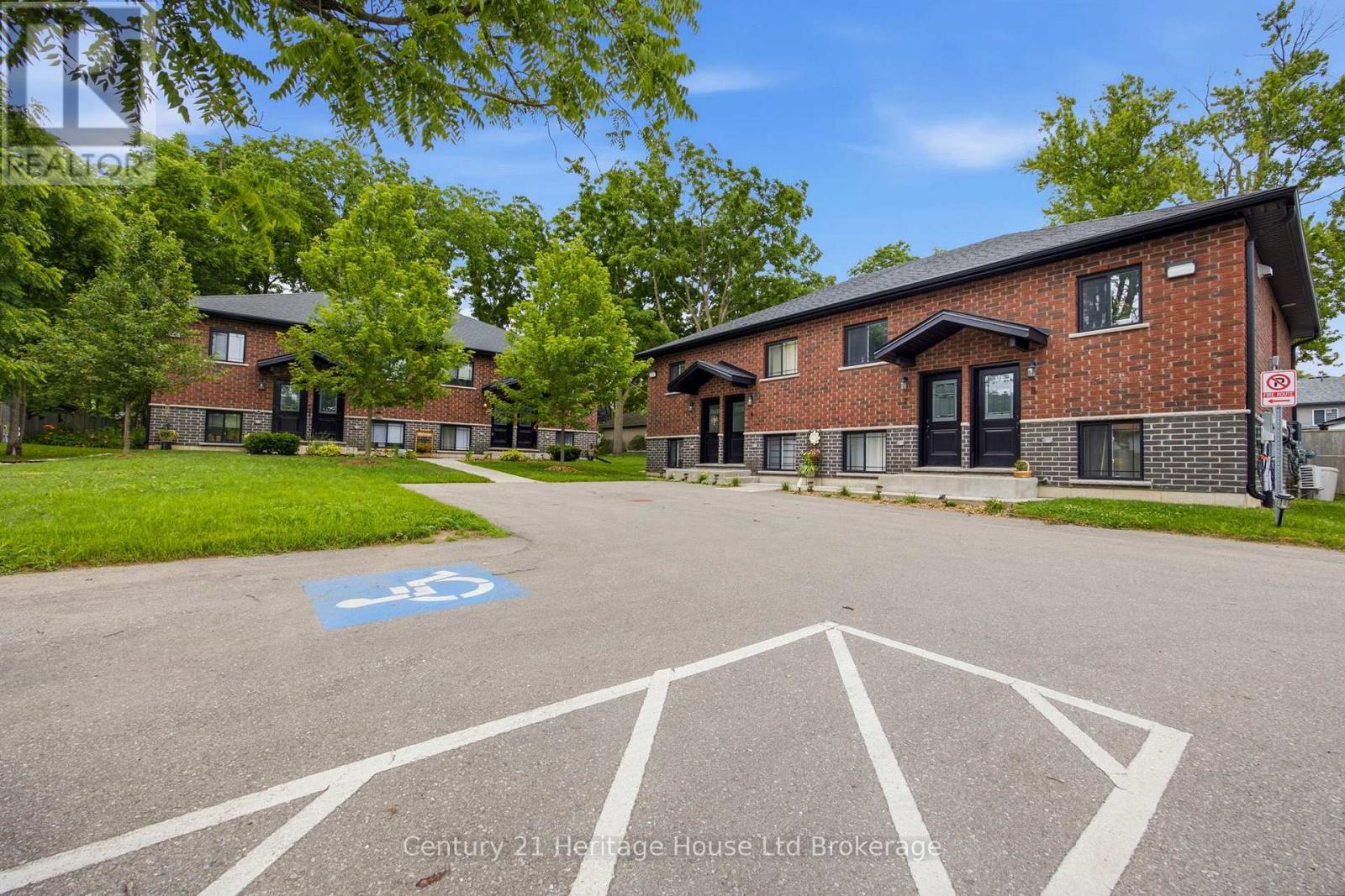 #4 34 BAIN STREET - 2