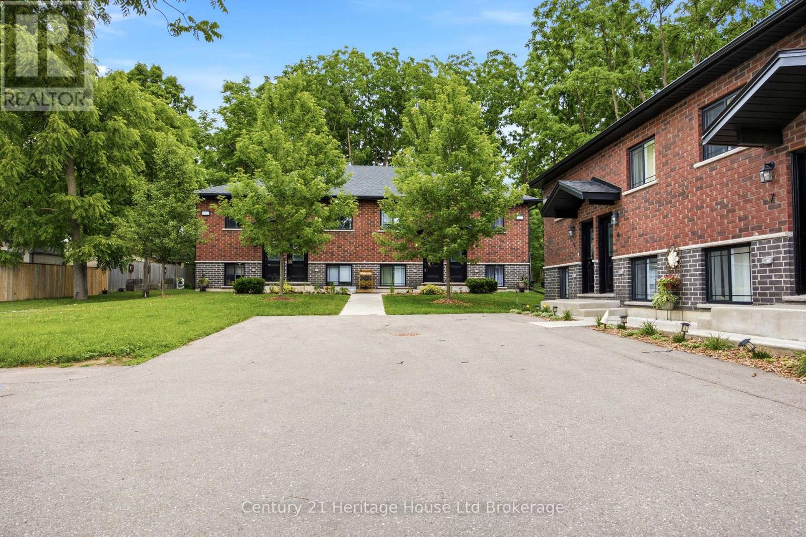#4 34 BAIN STREET - 24