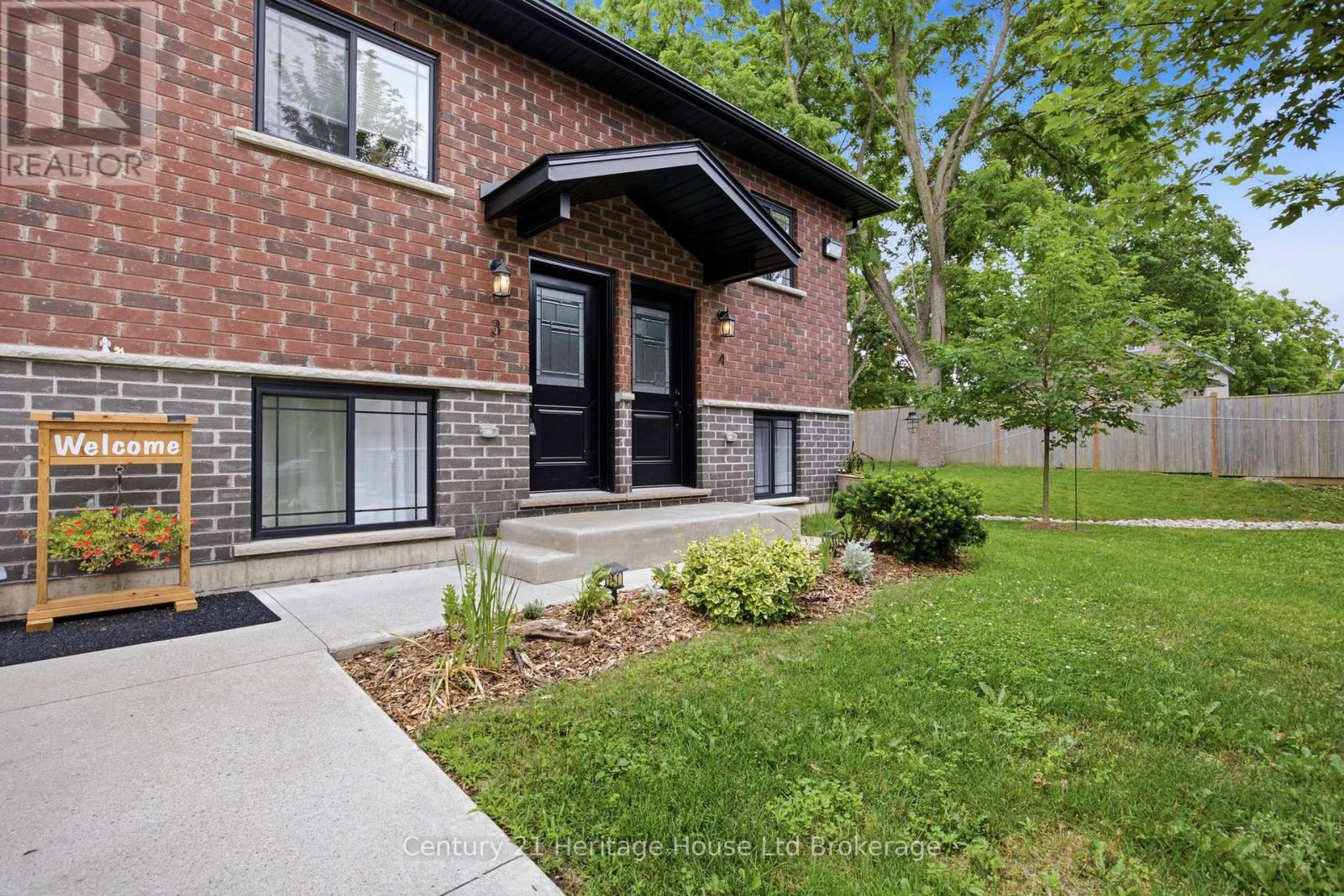 #4 34 BAIN STREET - 4