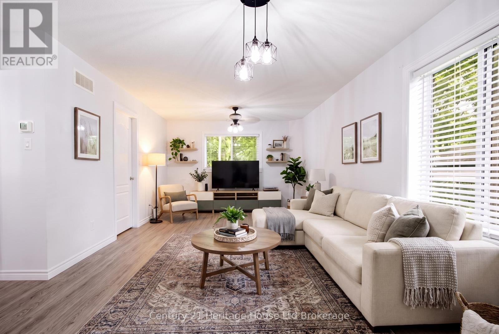 #4 34 BAIN STREET - 8