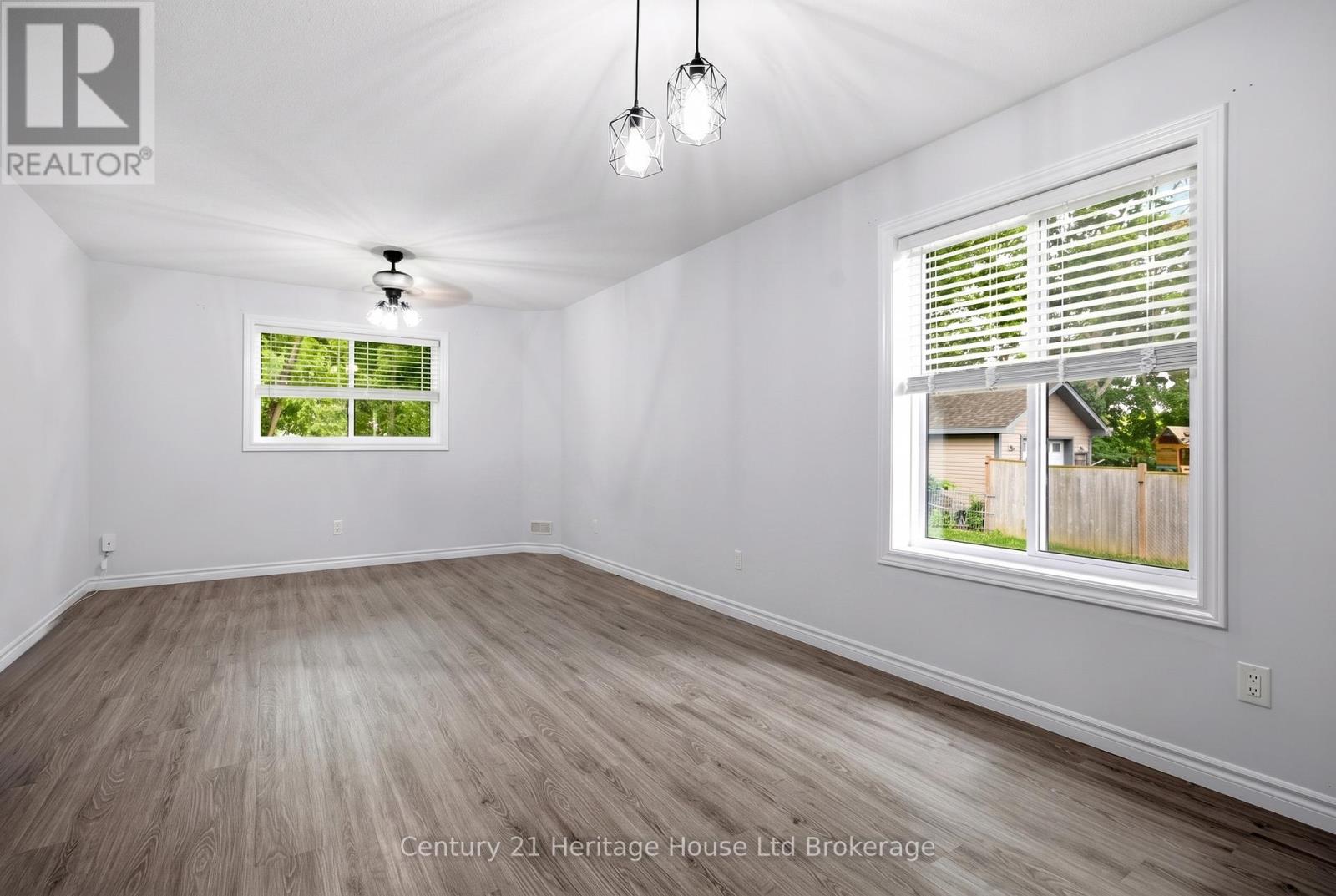 #4 34 BAIN STREET - 9