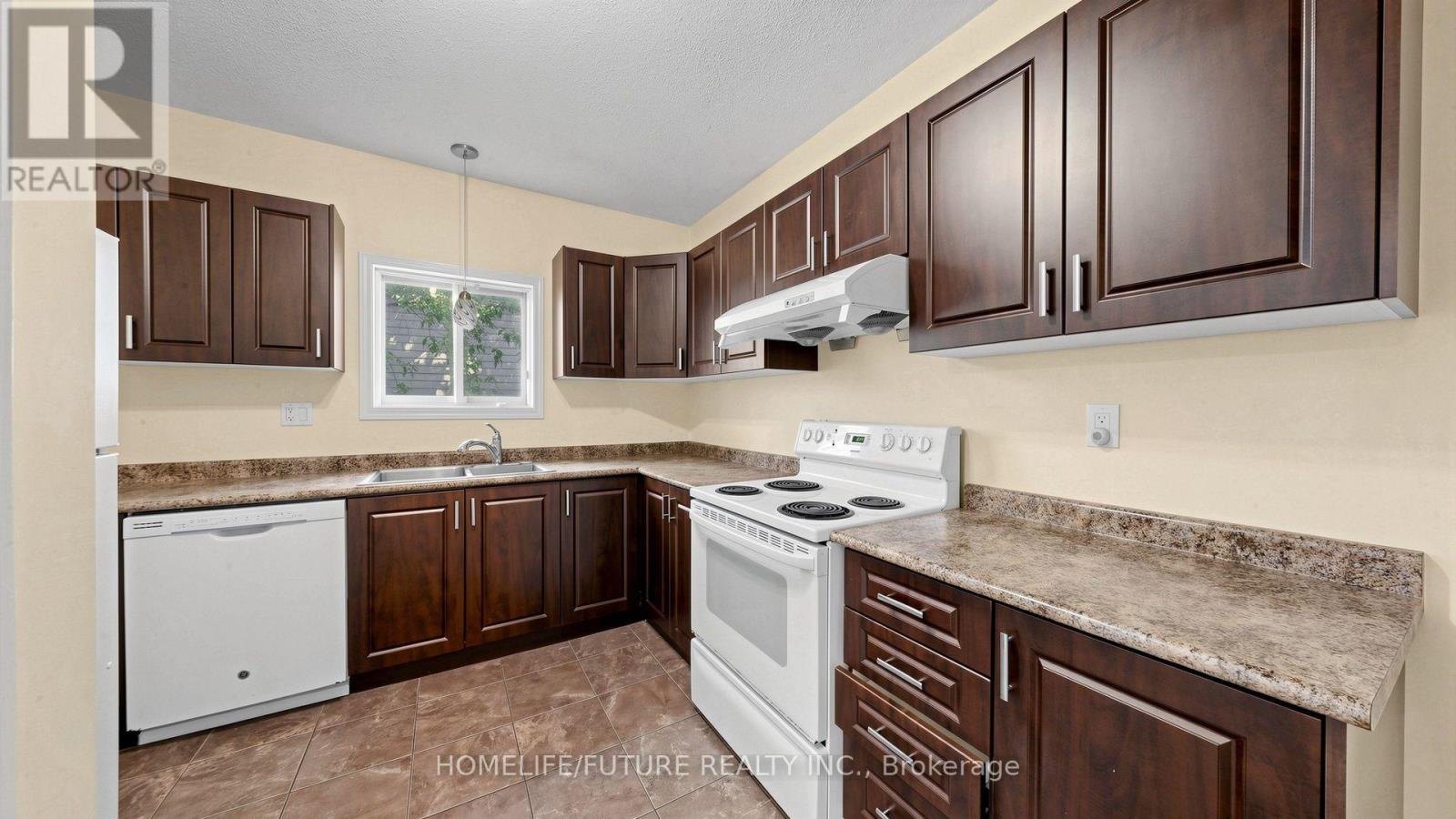 804 DUNDAS STREET W - 16