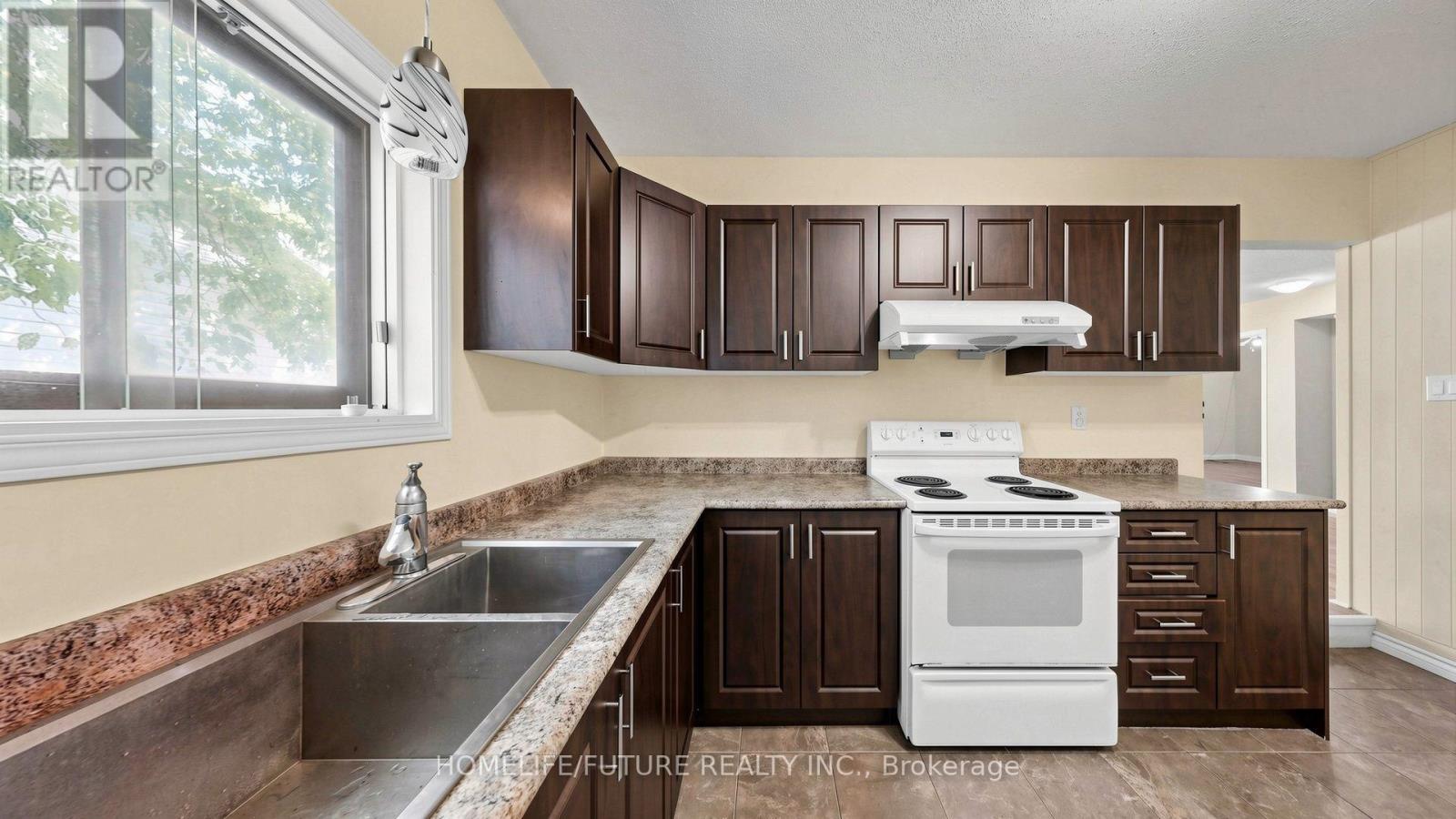 804 DUNDAS STREET W - 20