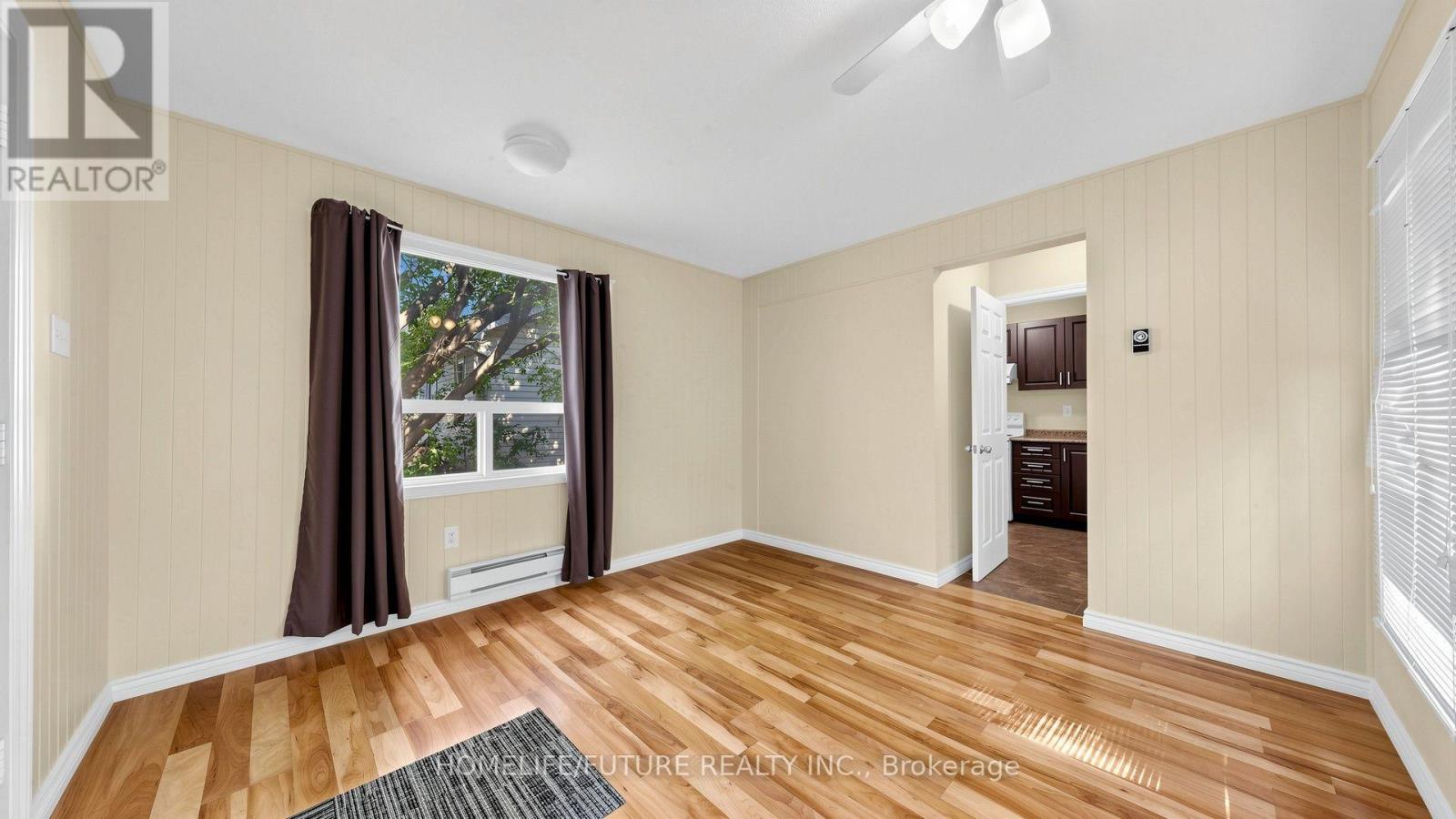 804 DUNDAS STREET W - Image 35