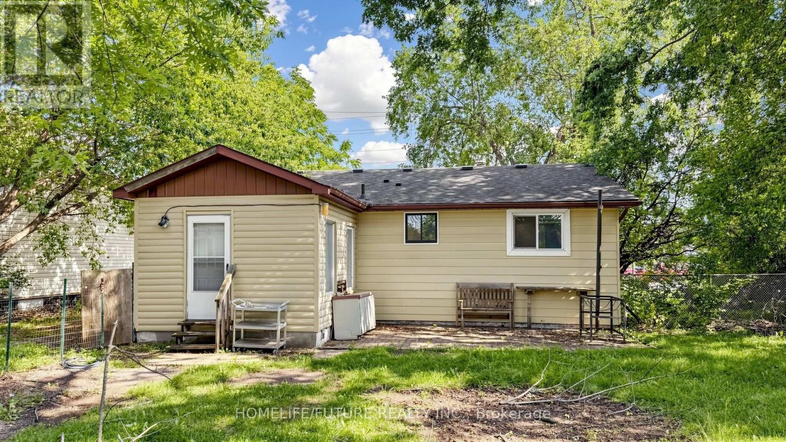 804 DUNDAS STREET W - 44