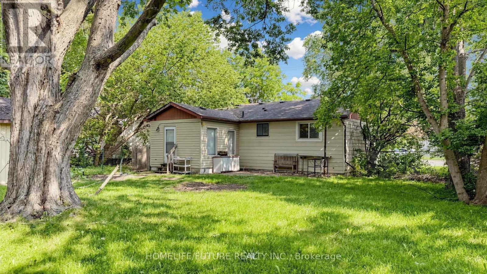 804 DUNDAS STREET W - 47
