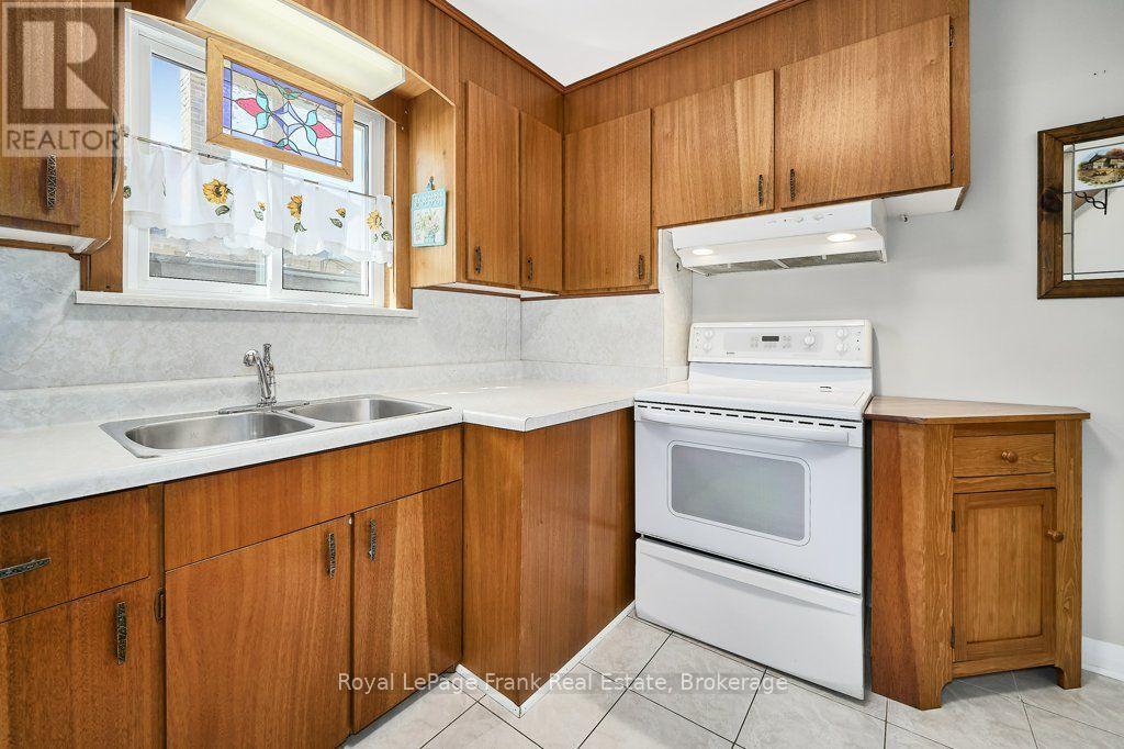 55 LEAHANN DRIVE - 11