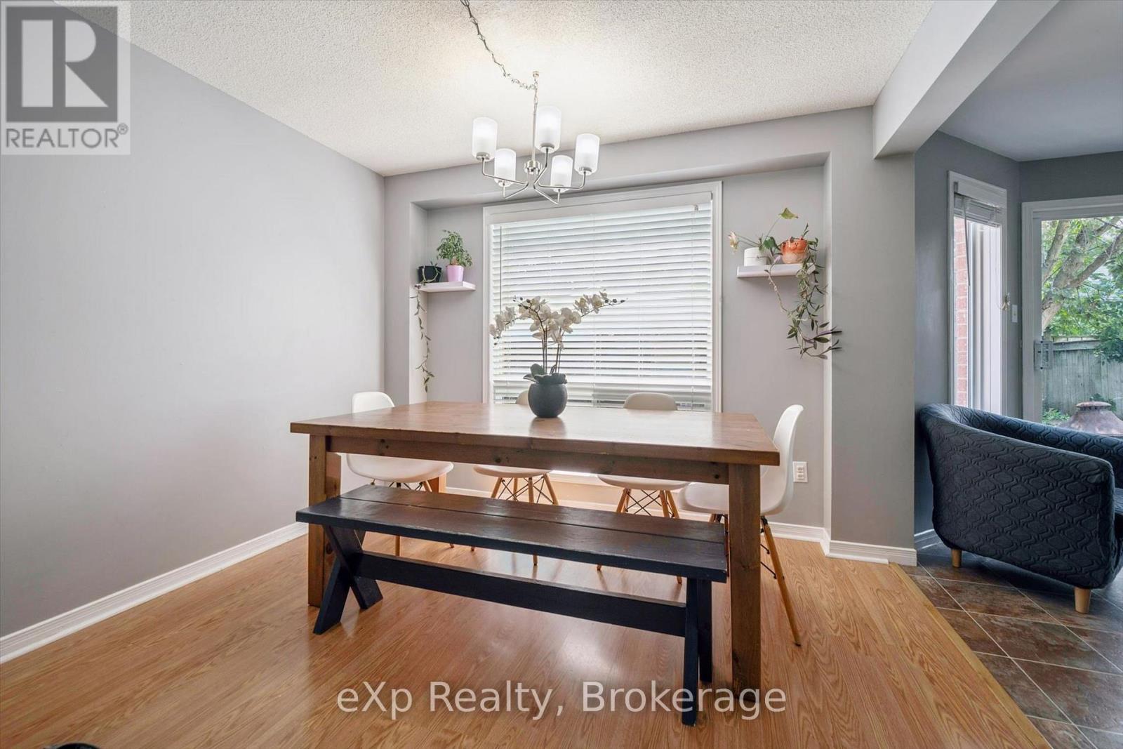 296 TAIT CRESCENT - 10