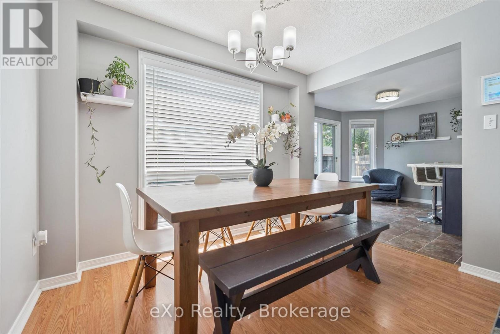 296 TAIT CRESCENT - 11
