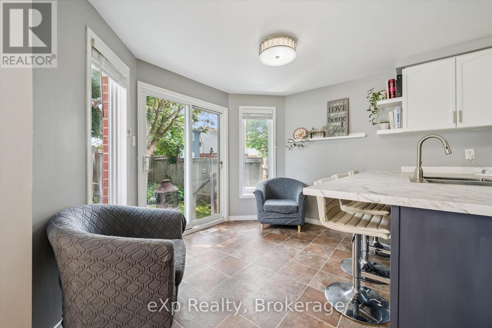 296 TAIT CRESCENT - 12